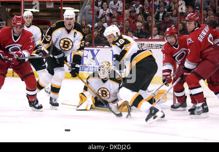 Feb 03, 2007 - Raleigh, NC, USA - LE HOCKEY DE LA LNH : les Bruins de Boston a battu les Hurricanes de la Caroline 4-3 en prolongation qu'ils ont joué le RBC Center situé à Raleigh. Banque D'Images