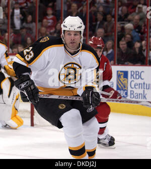 Feb 03, 2007 - Raleigh, NC, USA - NHL Hockey : Bruins de Boston (23) PAUL MARA que les Bruins de Boston a battu les Hurricanes de la Caroline 4-3 en prolongation qu'ils ont joué le RBC Center situé à Raleigh. Banque D'Images