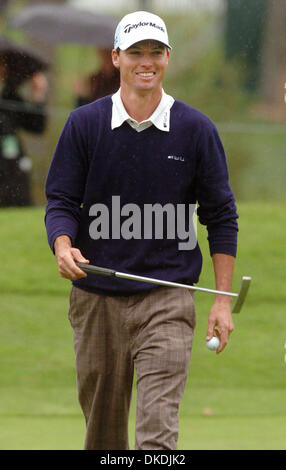 10 février 2007 - Pebble Beach, CA, USA - JOHN MALLINGER était tout sourire après avoir fait un birdie au 7e trou à Poppy Hills au cours de la troisième série de la plage de galets Pro-Am national tenu à Pebble Beach le Samedi, 10 février 2007. Mallinger a réussi à traîner et est en deuxième place à seulement un coup derrière les leaders. Banque D'Images