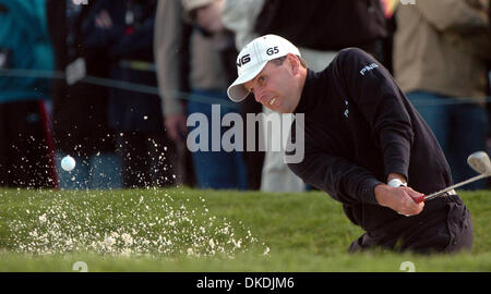 11 févr. 2007 - Pebble Beach, CA, USA - KEVIN SUTHERLAND hits out du bunker sur le trou # 6 Dimanche, Février 11, 2007, lors de l'AT&T Pebble Beach National Pro-Am Pebble Beach, Californie Sutherland's ronde finale de 71 a été assez bon pour une deuxième place, cinq coups derrière le vainqueur. (Crédit Image : © Bob Pepping/Contra Costa Times/ZUMA Press) RESTRICTIONS : USA tabloïds droit Banque D'Images