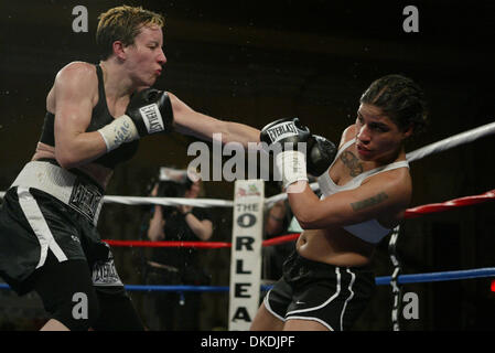 Feb 14, 2007 - Las Vegas, NV, USA - Nevada boxe professionnelle à l'Orleans Hotel & Casino à Las Vegas. Les cartouches ont été 3 minute au lieu de 2 minutes. Le changement a été sectionnée par l'entreprise (Global Boxing Union) et la WBA (World Boxing Association). Les combattants de sexe féminin sont strugglin à se faire reconnaître leur sport sur le niveau Amateur pour être admis à Fort en th Banque D'Images