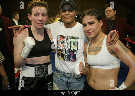 Feb 14, 2007 - Las Vegas, NV, USA - Nevada boxe professionnelle à l'Orleans Hotel & Casino à Las Vegas. Les cartouches ont été 3 minute au lieu de 2 minutes. Le changement a été sectionnée par l'entreprise (Global Boxing Union) et la WBA (World Boxing Association). Les combattants de sexe féminin sont strugglin à se faire reconnaître leur sport sur le niveau Amateur pour être admis à Fort en th Banque D'Images