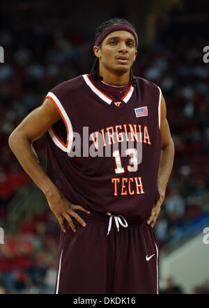 Feb 18, 2007 - Raleigh, NC, USA - Collège Basket-ball de NCAA Virginia Tech Hokies (13) DERON WASHINGTON comme les North Carolina State Wolfpack battre les Virginia Tech Hokies avec un score final de 81-56 comme ils ont joué à la RBC Centre situé à Raleigh. (Crédit Image : © Jason Moore/ZUMA Press) Banque D'Images