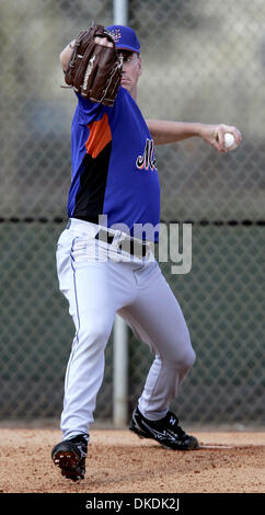 20 févr. 2007 - Port Saint Lucie, FL, USA - New York Mets pitcher TOM GLAVINE lance durant la matinée d'entraînement à la tradition Domaine à Port Saint Lucie mardi. (Crédit Image : © Paul J. Milette/Palm Beach Post/ZUMA Press) RESTRICTIONS : USA DROITS Tabloïd OUT ! Banque D'Images