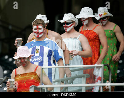 10 février 2007 - San Diego, Californie, USA - Fans habillés à l'Rugby, sept-man, version IRB Sevens World Series, au Petco Park. (Crédit Image : © Jim Baird/SDU-T/ZUMA Press) RESTRICTIONS : LA et le comté d'Orange de l'homme Documents OUT ! USA et de l'homme dehors ! Tabloïd Banque D'Images