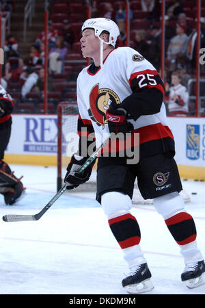 Feb 28, 2007 - Raleigh, NC, USA - Sénateurs d'Ottawa (25) CHRIS NEIL comme les sénateurs d'Ottawa a battu les Hurricanes de la Caroline 4-2 comme ils ont joué le RBC Center situé à Raleigh. (Crédit Image : © Jason Moore/ZUMA Press) Banque D'Images