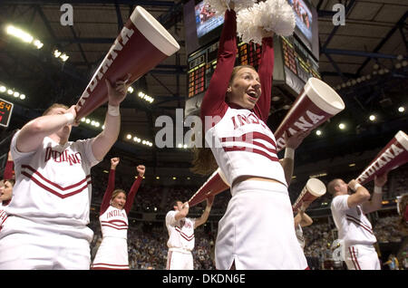 Mar 17, 2007 - Sacramento, CA, USA - Hoosier cheerleaders durant la 2e moitié du samedi après-midi 2ème tour du championnat de basket-ball de NCAA Men's World entre UCLA et à l'Indiana Arco Arena de Sacramento, en Californie. (Crédit Image : © Jose Luis Villegas/Sacramento Bee/ZUMA Press) RESTRICTIONS : USA DROITS Tabloïd OUT ! Banque D'Images