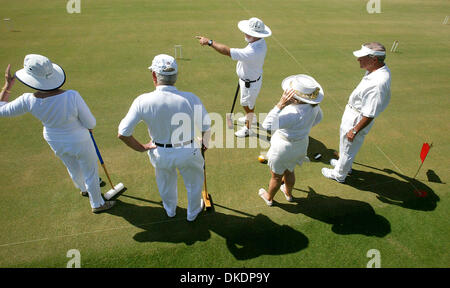 Mar 26, 2007 - Palm Beach, FL, USA - les joueurs de Croquet croquet Get set for tournoi au Centre National de croquet. (Crédit Image : © Damon Higgins/Palm Beach Post/ZUMA Press) RESTRICTIONS : USA DROITS Tabloïd OUT ! Banque D'Images