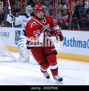 Mar 30, 2007 - Raleigh, NC, USA - NHL Hockey : les Hurricanes de la Caroline (59) CHAD LaROSE comme le Lightning de Tampa Bay a battu les Hurricanes de la Caroline 4-2 comme ils ont joué le RBC Center situé à Raleigh. (Crédit Image : © Jason Moore/ZUMA Press) Banque D'Images