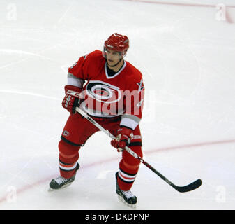 Mar 30, 2007 - Raleigh, NC, USA - NHL Hockey : les Hurricanes de la Caroline (4) DENNIS SEIDENBERG comme le Lightning de Tampa Bay a battu les Hurricanes de la Caroline 4-2 comme ils ont joué le RBC Center situé à Raleigh. (Crédit Image : © Jason Moore/ZUMA Press) Banque D'Images