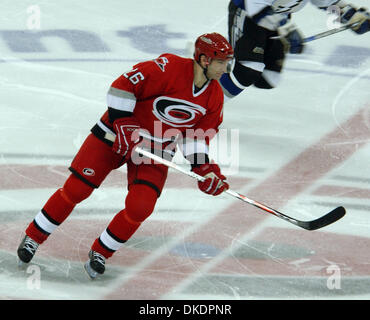 Mar 30, 2007 - Raleigh, NC, USA - NHL Hockey : les Hurricanes de la Caroline (26) ERIK COLE comme le Lightning de Tampa Bay a battu les Hurricanes de la Caroline 4-2 comme ils ont joué le RBC Center situé à Raleigh. (Crédit Image : © Jason Moore/ZUMA Press) Banque D'Images