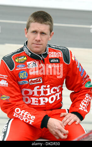 Apr 01, 2007 - Martinsville, VA, USA - Pilote Le pilote Carl Edwards de l'Office Depot Chevrolet avant le début de l'Goody's Cool Orange 500 Nextel course sur le site Martinsville Speedway. (Crédit Image : © Jason Moore/ZUMA Press) Banque D'Images