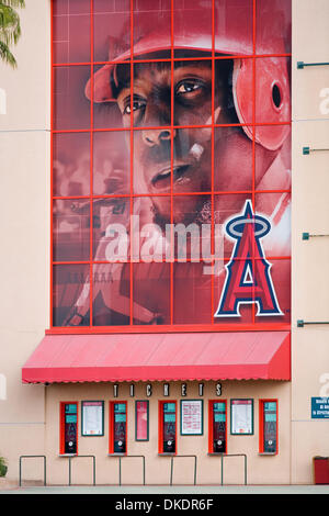 Apr 02, 2007 - Anaheim, CA, USA - l'Anaheim Angels Baseball stadium. Angel Stadium d'Anaheim Anaheim Stadium (à l'origine et, plus tard, Edison Field International d'Anaheim) est un stade de baseball situé à Anaheim, en Californie. C'est l'accueil de la Ligue Majeure de Baseball de baseball à Los Angeles Angels d'Anaheim de la Ligue américaine. Le stade est souvent appelé par ses n non officiel Banque D'Images