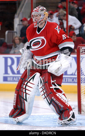 Apr 07, 2007 - Raleigh, NC, USA - NHL Hockey : gardien des Hurricanes de la Caroline (47) JOHN GRAHAME garde l'objectif que le Florida Panthers battre les Hurricanes de la Caroline 5-4 comme ils ont joué le RBC Center situé à Raleigh. (Crédit Image : © Jason Moore/ZUMA Press) Banque D'Images