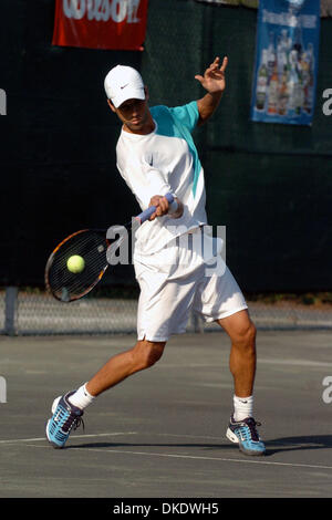 15 mai 2007 - Queens, New York, USA - PAUL GOLDSTEIN, 30 ans, de Californie frappe la balle dans un match contre Benedikt Dorsch. Le West Side Tennis Club à Forest Hills présente la Cour d'argile de Forest Hills Classic & Jazz Festival. (Crédit Image : © Bryan Smith/ZUMA Press) RESTRICTIONS : New York City Papers de l'homme ! Banque D'Images
