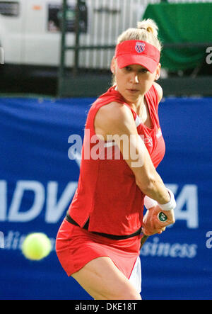 Jul 06, 2007 - Newport Beach, CA, USA - Anna Kournikova (26) joue pour les capitales de Sacramento à la Newport Beach Breakers dans World Team Tennis 2007. Un ancien joueur de tennis professionnel russe et le modèle. Bien qu'elle n'a jamais remporté un tournoi majeur des célibataires, elle est devenue l'un des meilleurs joueurs de tennis connus dans le monde entier. À l'apogée de sa célébrité, les fans à la recherche d'images de Kourniko Banque D'Images