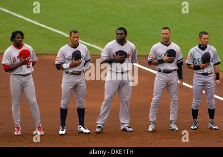 Juillet 10th, 2007 - San Francisco, CA, USA - Vladimir Guerrero, Alex Rodriguez, David Ortiz, Derek Jeter, et Ichiro Suzuki stand pendant l'hymne national au cours de la MLB All-Star Game 2007 le mardi, 10 juillet 2007 à AT&T Park à San Francisco, Californie (crédit Image : © Jose Carlos Fajardo/Contra Costa Times/ZUMA Press/ZUMA Press) Banque D'Images