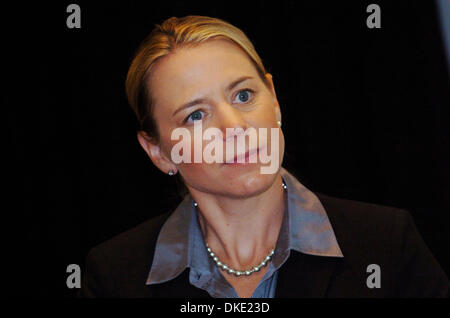 Jul 17, 2007 - Manhattan, NY, USA - Golfeur Annika Sorenstam se joint à la HSBC pour dévoiler les résultats d'enquête sur les valeurs dans le sport ; la banque HSBC, 452, avenue Fifth (crédit Image : © Bryan Smith/ZUMA Press) RESTRICTIONS : New York City Papers de l'homme ! Banque D'Images