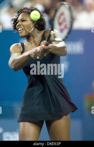 Aug 29, 2007 - New York, NY, USA - SERENA WILLIAMS (USA) en 1er tour vs action Angelique Kerber (GER). Williams a remporté 6-3 ; 7-5. (Crédit Image : © Fred Mullane/ZUMA Press) Banque D'Images