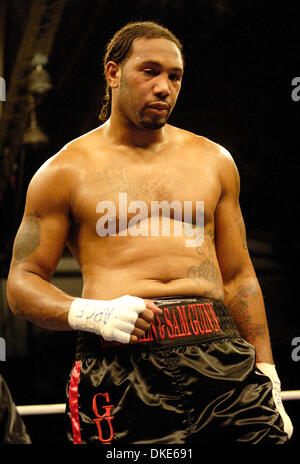 2 janvier 2007 : Heavyweight Dominick Guinn (27-4-1) de Houston knocks out Zuri Lawrence (20-11-4) de Wappinger Falls à 2:59 au deuxième tour à la rue principale à Rochester, dans l'Armurerie(Image Crédit : © Alan Schwartz/Cal Sport Media) Banque D'Images