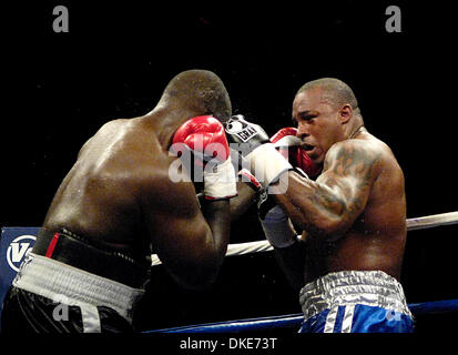 14 juin 2007 : deux fois l'ancien champion poids lourd Hasim ''Rock'' Rahman défait Taurus Sykes dans une ronde 10 décision unanime au bout de la rue principale à Rochester, dans l'Armurerie(Image Crédit : © Alan Schwartz/Cal Sport Media) Banque D'Images