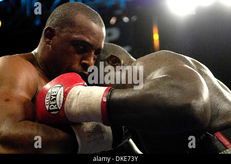 14 juin 2007 : deux fois l'ancien champion poids lourd Hasim ''Rock'' Rahman défait Taurus Sykes dans une ronde 10 décision unanime au bout de la rue principale à Rochester, dans l'Armurerie(Image Crédit : © Alan Schwartz/Cal Sport Media) Banque D'Images