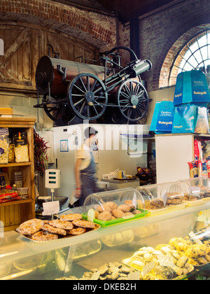 Marché des producteurs de marchandises shed dans Canterbury Kent UK Banque D'Images