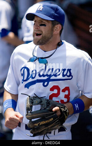 09 mai 2009 - Los Angeles, Californie, USA - Los Angeles Dodger de troisième but CASEY BLAKE tente d'obtenir son équipe pompée avant le début de la partie deux d'une série de trois matchs entre les Dodgers de Los Angeles et les Giants de San Francisco. Les Dodgers de Los Angeles a battu les Giants de San Francisco 8-0. (Crédit Image : © Tony Leon/Southcreek IME/ZUMA Press) Banque D'Images