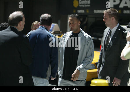 19 mai 2009 - New York, New York, USA - NY Yankees l'arrêt-court DEREK jeter à l'ouverture du club de sport de remise en forme ouvert 24h/24 au 53ème. St. et Lexington Avenue. dans Manhattan. Fitness-Derek 24 heures Jeter occupe 39 000 pieds carrés et offre à ses membres un servioce de sport avec de nombreuses commodités y compris une vaste gamme d'équipement de cardio-training et d'haltères : sauna et hammam, piscine Banque D'Images