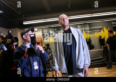 19 mai 2009 - New York, New York, USA - NY Yankees l'arrêt-court DEREK jeter à l'ouverture du club de sport de remise en forme ouvert 24h/24 au 53ème. St. et Lexington Avenue. dans Manhattan. Fitness-Derek 24 heures Jeter occupe 39 000 pieds carrés et offre à ses membres un servioce de sport avec de nombreuses commodités y compris une vaste gamme d'équipement de cardio-training et d'haltères : sauna et hammam, piscine Banque D'Images