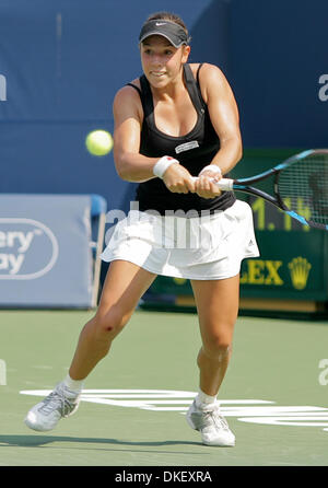 15 Août 2009 : Canada's Sharon Fichman gagne son match d'ouverture contre Ayumi Morita du Japon le jour d'ouverture de la Women's Tennis Coupe Rogers a joué au Centre Rexall, à l'Université York à Toronto, ON. (Crédit Image : © Global/ZUMApress.com) Southcreek Banque D'Images