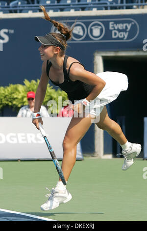 15 Août 2009 : Canada's Sharon Fichman gagne son match d'ouverture contre Ayumi Morita du Japon le jour d'ouverture de la Women's Tennis Coupe Rogers a joué au Centre Rexall, à l'Université York à Toronto, ON. (Crédit Image : © Global/ZUMApress.com) Southcreek Banque D'Images