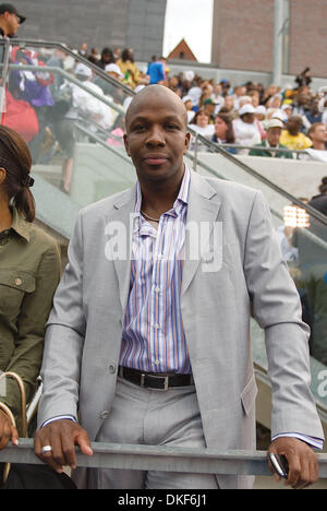 Jun 11, 2009 - Toronto, Ontario, Canada - ancien détenteur du record du monde au 100 m Mens sprint et médaillé d'or aux Jeux Olympiques d'Atlanta en 1996, Donovan Bailey a fait une apparition à l'Université de Toronto, le Festival de l'excellence. (Crédit Image : © Terry Ting/Southcreek IME/ZUMA Press) Banque D'Images