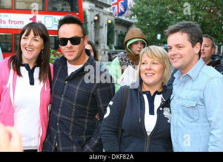 Ant et Dec aka Anthony McPartlin et Declan Donnelly en dehors de BBC et Radio Théâtre pour petit-déjeuner Chris Moyles Banque D'Images