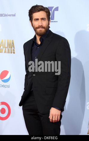 Jake Gyllenhaal 2012 NCLR ALMA Awards tenue au Pasadena Civic Auditorium - Arrivées Pasadena Californie - 16.09.12 comprend : Banque D'Images