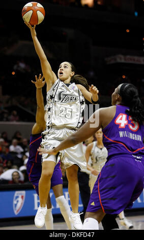 Silver Stars' Becky Hammon (25) cours des deux tranches de Phoenix Mercury humains pour un score au second semestre à l'AT&T Center le 23 juin 2009. Homme/kmhui@express-news.net Kin Hui (crédit Image : © San Antonio Express-News/ZUMA Press) Banque D'Images