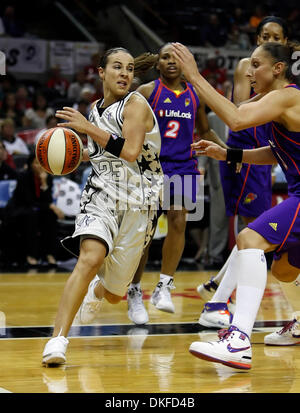 Silver Stars' Becky Hammon (25) entraîne le point de référence à Phoenix Mercury's Diana Taurasi au second semestre à l'AT&T Center le 23 juin 2009. Homme/kmhui@express-news.net Kin Hui (crédit Image : © San Antonio Express-News/ZUMA Press) Banque D'Images