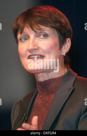 TESSA JOWELL MP.s. Pour LE SPORT ET MÉDIAS.TLABOR 2002 CONFÉRENCE DES PARTIES.conférence du parti travailliste 2002.03/10/2002.DI185.ALLSTAR CRÉDIT :/ Banque D'Images