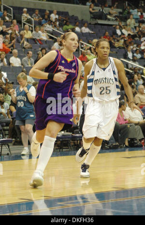 Jul 02, 2009 - Phoenix, Arizona, États-Unis - Phoenix Mercury et garde le premier WNBA vote pour ce ventilateur getter années match des étoiles, DIANA TAURASI, a été cité pour DUI (driving under the influence) Tôt jeudi matin. Sur la photo : May 13, 2007 - Washington, District of Columbia, États-Unis - Santa Marina en action contre les Washington Mystics. (Crédit Image : © Tina Fultz/ZUMA Press) Banque D'Images