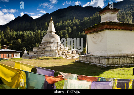 Le Bhoutan, Pele La Pass, Chendebji Chorten bouddhiste à côté de la route pour Trongsa Pele Banque D'Images