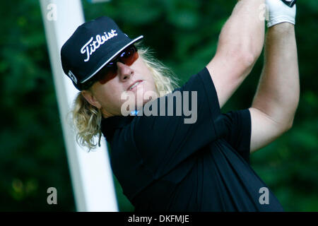 Jul 03, 2009 - Bethesda, Maryland, USA - CHARLEY HOFFMAN tees off sur # 13 au cours de la 2ème manche du Championnat de Golf National tenue au Congressional Country Club. Au moment de la déclaration, Hoffman a été attaché pour 33e à 1 en vertu de l'alinéa (crédit Image : © James Berglie/ZUMA Press) Banque D'Images