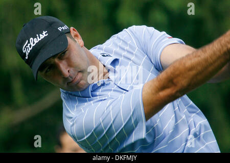 Jul 03, 2009 - Bethesda, Maryland, USA - MARC TURNESA tees off sur la 18e lors de la 2ème manche du Championnat de Golf National tenue au Congressional Country Club. Au moment de la déclaration, Turnesa était lié à un 53e pour plus de point (crédit Image : © James Berglie/ZUMA Press) Banque D'Images