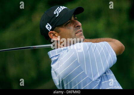 Jul 03, 2009 - Bethesda, Maryland, USA - MARC TURNESA tees off sur la 18e lors de la 2ème manche du Championnat de Golf National tenue au Congressional Country Club. Au moment de la déclaration, Turnesa était lié à un 53e pour plus de point (crédit Image : © James Berglie/ZUMA Press) Banque D'Images