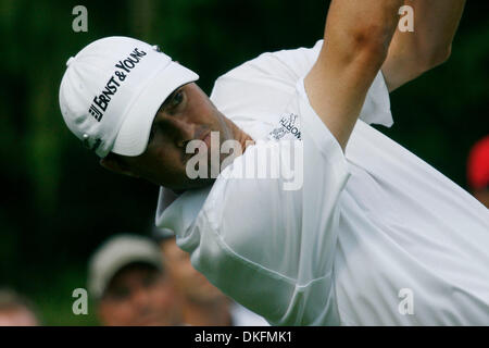 Jul 03, 2009 - Bethesda, Maryland, USA - Ryan Palmer tees off sur la 18e lors de la 2ème manche du Championnat de Golf National tenue au Congressional Country Club. Au moment de la déclaration, Palmer a été à égalité au 11e à 3 en vertu de l'alinéa (crédit Image : © James Berglie/ZUMA Press) Banque D'Images