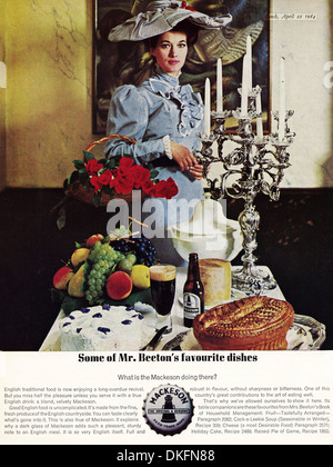 1960 vintage magazine advertisement advertising MACKESON stout beer avec Mme Beeton Banque D'Images