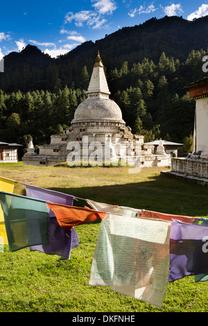 Le Bhoutan, Pele La Pass, Chendebji Chorten bouddhiste à côté de la route pour Trongsa Pele Banque D'Images