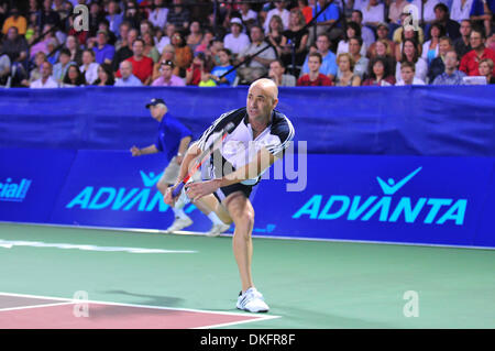 10 juil 2009 - Philadelphie, Pennsylvanie, USA - Andre Agassi fait son retour en tant que joueur de tennis pour les libertés de Philadelphie. Le 39-year-old Agassi jouera deux matchs de championnat pour les libertés de Philadelphie en juillet avant de passer à d'autres tournois cette année. Agassi a remporté huit championnats majeurs des célibataires et a été l'un des cinq joueurs de terminer une carrière Grand Slam wh Banque D'Images