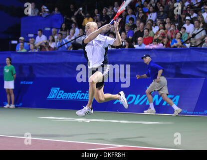 10 juil 2009 - Philadelphie, Pennsylvanie, USA - Andre Agassi fait son retour en tant que joueur de tennis pour les libertés de Philadelphie. Le 39-year-old Agassi jouera deux matchs de championnat pour les libertés de Philadelphie en juillet avant de passer à d'autres tournois cette année. Agassi a remporté huit championnats majeurs des célibataires et a été l'un des cinq joueurs de terminer une carrière Grand Slam wh Banque D'Images