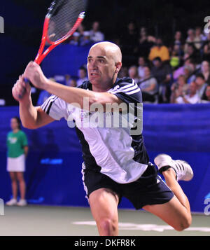 10 juil 2009 - Philadelphie, Pennsylvanie, USA - Andre Agassi fait son retour en tant que joueur de tennis pour les libertés de Philadelphie. Le 39-year-old Agassi jouera deux matchs de championnat pour les libertés de Philadelphie en juillet avant de passer à d'autres tournois cette année. Agassi a remporté huit championnats majeurs des célibataires et a été l'un des cinq joueurs de terminer une carrière Grand Slam wh Banque D'Images