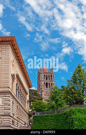 Musée cantonal des beaux arts, Place de la Riponne, et Notre-Dame de Lausanne, Lausanne, Vaud, Suisse, Europe Banque D'Images